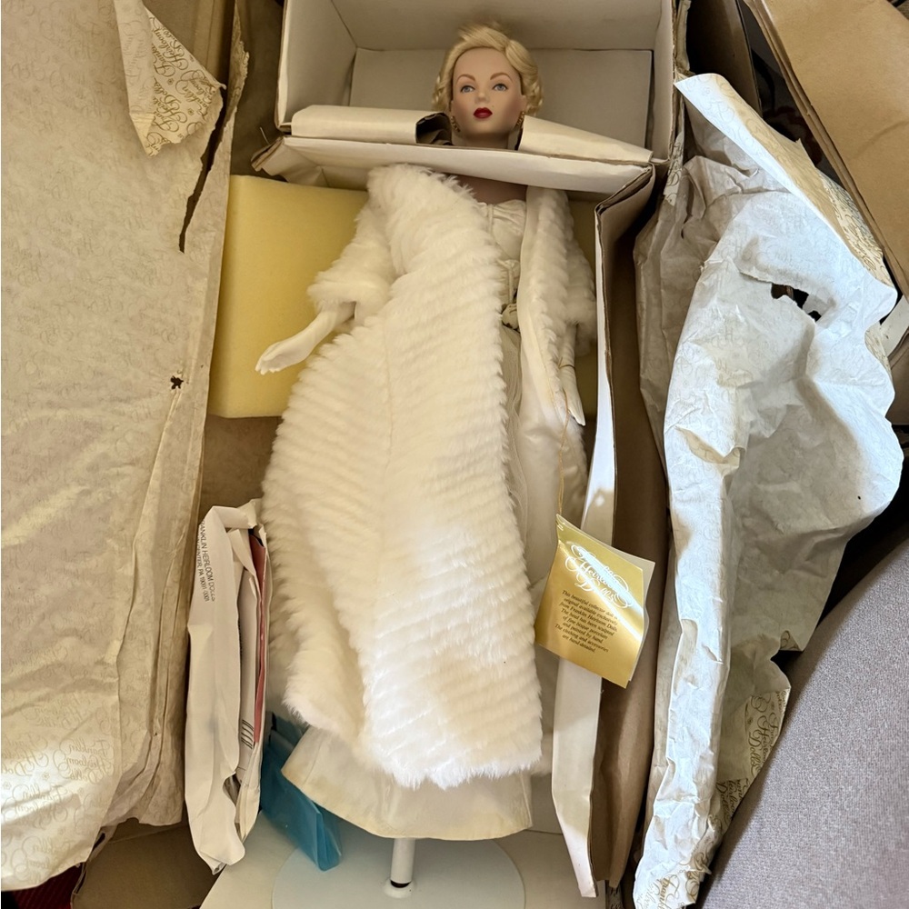 Elegant White Fur Coat Marilyn Monroe doll in box.